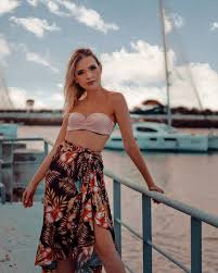 Saída búzios é um daqueles modelos que não pode faltar no seu casting moda praia. Como Usar Saida De Praia Customizando Net Blog De Customizacao De Roupas Moda Decoracao E Artesanato Por Mariely Del Rey