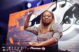 5 Minutes with DJ Zinhle