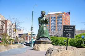 There is a statue of her in the norway pavilion in epcot at the walt disney world resort. New York Road Runners Pa Twitter In Honor Of Nominating Grete Waitz For A Public Statue For Nycgov S Shebuiltnyc Initiative W Re Sharing Running Routes That Take Runners By The Handful Of Nyc