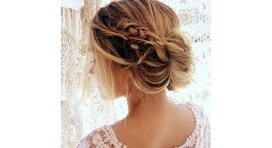 Sinon, la version tresse dans une queue de cheval est elle aussi très chic ! Mariage 15 Idees De Chignons Bohemes Pour Le Jour J