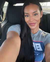 Lorena Lee's Instagram, Twitter & Facebook