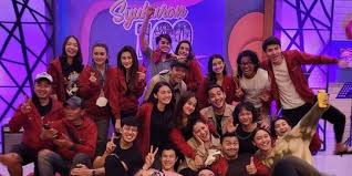 Mempunyai darah keturunan belanda, ia menguasai bahasa belanda. Penuh Kebahagiaan Intip Momen Syukuran 100 Episode Love Story The Series Merdeka Com