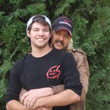 John finlay, travis maldonado, and, most recently, dillon passage. Tiger King S Joe Exotic Dillon Passage Split Getting Divorce People Com