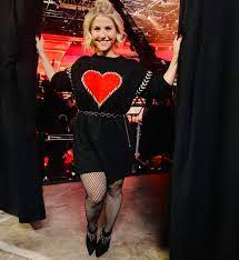 Gefallt 7 352 Mal 169 Kommentare Beatrice Egli Beatrice Egli Offiziell Auf Instagram Vorhang Auf Fur Genial Daneben Madchenmode Modestil Beatrice Egli