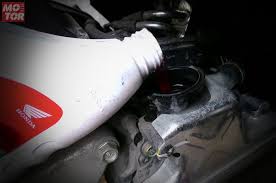 Sesuai ditukar coolant setiap 60,000km perjalanan. Cara Mudah Menentukan Takaran Radiator Coolant Yang Pas Cegah Overheat Motorplus Online Com