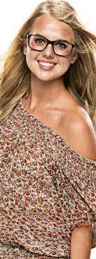 Nicole Brecht's Instagram, Twitter & Facebook