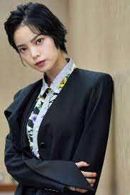 See a recent post on tumblr from @idoldeka about 平手友梨奈. A5gqwchgkazkfm