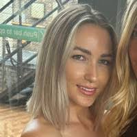 Cara Benton's Instagram, Twitter & Facebook