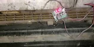 Di malaysia, pengguna rumah memperoleh bekalan fasa tunggal dua dawai 240 v daripada sistem pengagihan tiga fasa 415 v melalui sambungan pada wayar neutral serta salah satu daripada tiga wayar fasa. Sistem Pemanasan Garaj Pada Ekzos Dandang Gas Dari Rumah