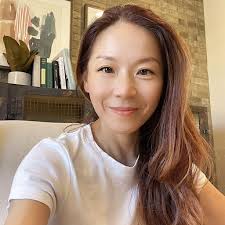 Sandy Gee's Instagram, Twitter & Facebook