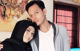 Puisi cinta yang sangat indah untuk para istri sholehah. Ayat Ayat Cinta 2 Dengan Kekuatan Tersendiri Www Aimnub Com