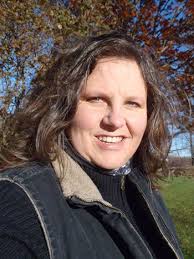 Lori Clough's Instagram, Twitter & Facebook