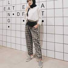 Kesan kaku dan kolot selalu berputar di kepala ketika mendengar sebutan tadi terlontar terlalu dini. 10 Fashion Hijab Casual 2020 Santai Dan Tetap Stylish Kekinian