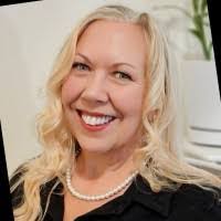 Elizabeth Fluty's Instagram, Twitter & Facebook