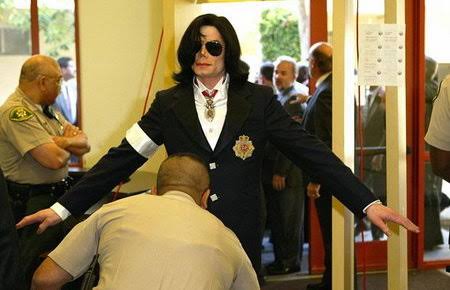C&ocirc;ng bố t&agrave;i liệu b&iacute; mật về Michael Jackson - Tuổi Trẻ Online