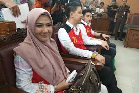 Ulama kelahiran banten yang wafat di makkah itu menceritakan keadaan para suami dan istri pada hari kiamat. Perjalanan Kasus Video Ikan Asin Sampai Jatuh Tuntutan Yang Berbeda Halaman All Kompas Com