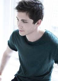 Logan Lerman… Fecha de nacimiento: 19 de enero de 1992 (edad 20), Beverly  Hills Estatura: 1,74 m Hermanos: Lindsey Lerman, Lucas Lerman Padres: Larry  Lerman, Lisa Goldman Próxima película: Percy Jackson y