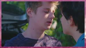 Most beautiful life reflects the daily lives of the inhabitants of le mistral, an imaginary neighbourhood in the mediterranean port city of marseille, where wealthy families cross paths with the less than rich. Plus Belle La Vie Souvenez Vous Le Baiser Tom Luis Facebook