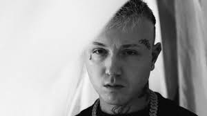 Perché non riusciamo a toglierci dalla testa 100 messaggi di Lazza