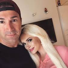 Dass daniela katzenberger die platinblonde haarfarbe nicht von natur aus gewachsen ist, war ja von anfang an klar. News Im Video Daniela Katzenbergers Haaransatz Erstrahlt In Orange Gala De