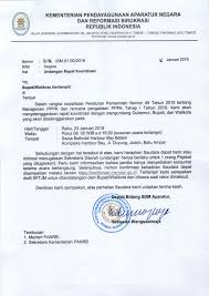 Nah contoh format surat undangan diatas sudah dipakai diberbagai tempat dan sekolahan jadi anda tidak perlu kwatir, namun jika anda masih ingin membenarkannya juga bukan menjadi masalah buat kami kami karena itu kami persembahkan untuk ajang belajar bukan pribadi, oke termakasih atas. Contoh Surat Undangan Kepada Bupati Sample Surat Undangan