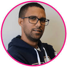 Robert Smart's Instagram, Twitter & Facebook