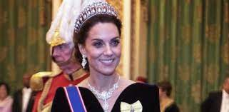Kate Middleton brilla en Buckingham mientras Meghan Markle sigue  desaparecida