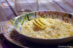 Oggi myischia propone un piatto semplice e gustoso: Risotto Taleggio E Pere Primo Piatto Risotto Cremoso