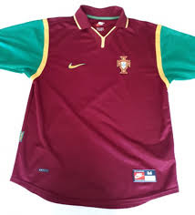 O escudo está dividido em quatro. Camiseta Da Selecao De Portugal Confeccionada Pornike