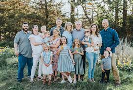 Maus Family Portraits Logan Utah Extended Family Portraits In 2021 Extended Family Pictures Extended Family Photography Extended Family Photos