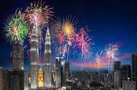 Dengan penat dan letih kerana baru balik dari kampung mertua dan tiba di kl jam 9. Jom Sambut Ambang Tahun 2020 Di Dataran Merdeka Kuala Lumpur Libur