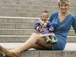 Most of the sourcing is done by guinness world records which in the last decade has added new categories for. World S Shortest Man Meets Leggiest Woman Daily Breeze
