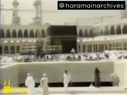 ذاكرة الماضي الجميل A Twitter فيديو قديم يظهر فيه درج وقبو ماء زمزم والذي أنشئ ضمن توسعة الملك سعود عام 1383هـ 1964م توسيعا لصحن المطاف حيث أقيم بدروم بئر زمزم تحت الأرض وجعل له