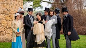 Bautizo dramático en 'La Promesa': Eugenia irrumpe con una pistola