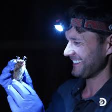 On an all-new episode of #ExpeditionX, we're talking wings... and taking a  little hint from brown-furred buddies about the legendary Van Meter Monster  🦇🔦 Tune in to the adventure at 8p ET