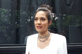 Jika berbicara mengenai penggemar, pasti seorang penggemar akan selalu memperhatikan idolanya. Pevita Pearce Unggah Foto Bareng Mantan Pacar Maudy Ayunda Jadian