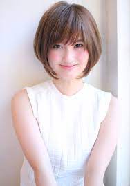 顔まわりは長めに 前髪はすきまができりようカットすれば 小顔効果 絶大な愛され大人かわいいヘアーに どんなお顔型の方にも似合いやすいスタイルです 長めのボブヘアカット 美髪 髪型