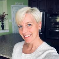 Ellen Stover's Instagram, Twitter & Facebook