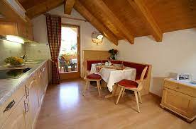 Negli appartamenti vacanze di san vigilio di marebbe vi aspettano relax a 360° e una cordiale ospitalità.case confortevoli, ideali per organizzare liberamente il proprio soggiorno. Appartamenti San Vigilio Di Marebbe Residence Craizer