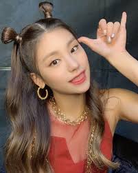 200103 Itzy Instagram Update With Yeji Album On Imgur Kpop Hair Itzy Kpop Girls