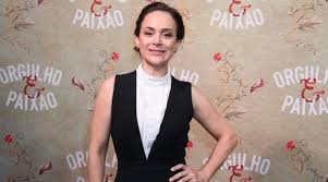 No trem, xavier instala e aciona uma bomba relógio. Lancamento De Orgulho E Paixao Reune Elenco Direcao E Equipe Tecnica Em Um Clube Da Zona Sul Televisao O Dia