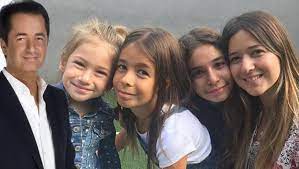 Mahkeme, melisa'nın velayetini acun ilıcalı'ya verdi. Acun Ilicali Kimdir Banu Ilicali Melisa Ilicali Leyla Ilicali Yasemin Ilicali Kac Yasinda