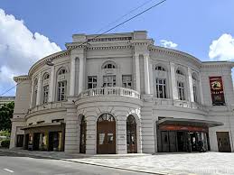 It can seat around 1,200 people. Vsqcuootsmpz6m