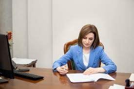 Maia sandu, presedinte, juramantul de investire, investire. PreÈ™edintele Maia Sandu A Semnat Acordul De AsistenÈ›Äƒ FinanciarÄƒ De 15 Milioane De Euro Din Partea Ue Newsmaker