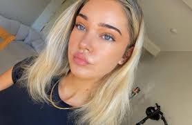 Yvette Farrell's Instagram, Twitter & Facebook