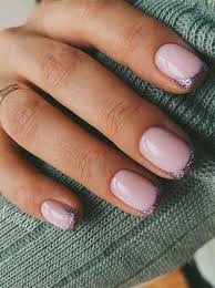 It is speculated that french manicures came about as a neutral option for hollywood actresses so they could have a manicure that would go with their numerous wardrobe changes. French Tip Nails With Color French Manicure Designs With Color Itakeyou