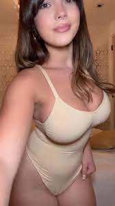 Aniela Verbin (@yellz0)