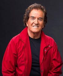 Felicitamos a Manuel de la Calva, del 'Dúo Dinámico' que hoy cumple 82 años: sigue teniendo pelazo.