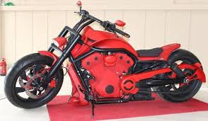 Metal Ile Baslayip Sanatla Biten Tt Custom Vrod Bir Gorenin Bir Daha Bakmaktan Kendini Alamadigi Alimli Ve Atesli Rengiyle Tt Custom Metal Motosikletler Sanat