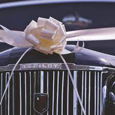Renting A Limo Is A Great Way To Show Your Significant Other You Care On Your Anniversary Visit Our Website To Lea Limo Wedding Limo Service Carnival Sunshine